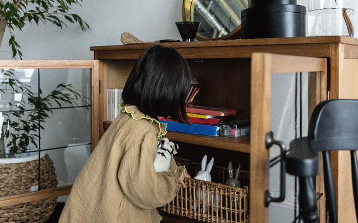 型付けをする子供の写真
