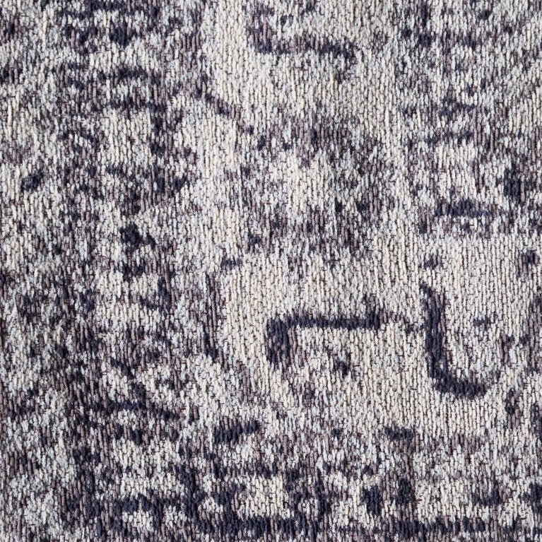 グレー