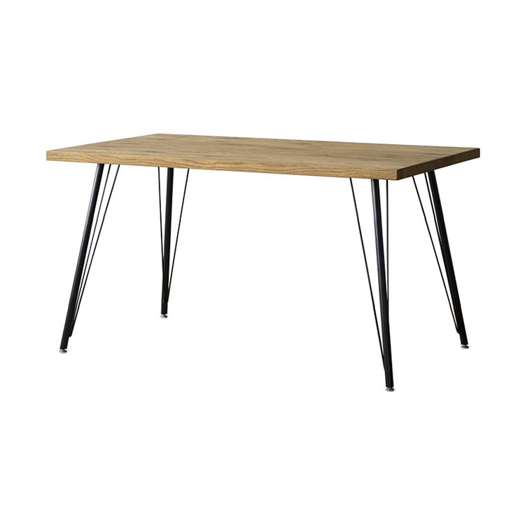 風合いの異なる素材を組み合わせたシンプルなテーブル