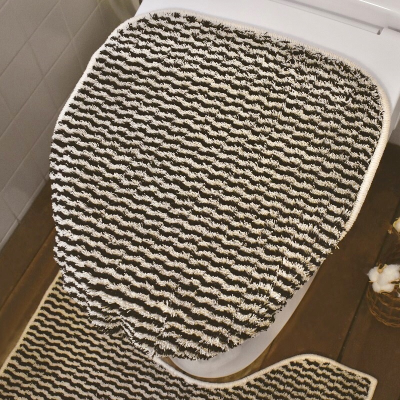 波のような揺らぎを感じるボーダーのミニマルボーダーシリーズのトイレフタカバー。