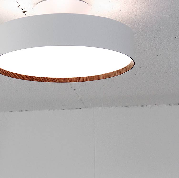 空間と天井の明かりを独立して調光できる、全く新しいタイプのLEDシーリングライト。