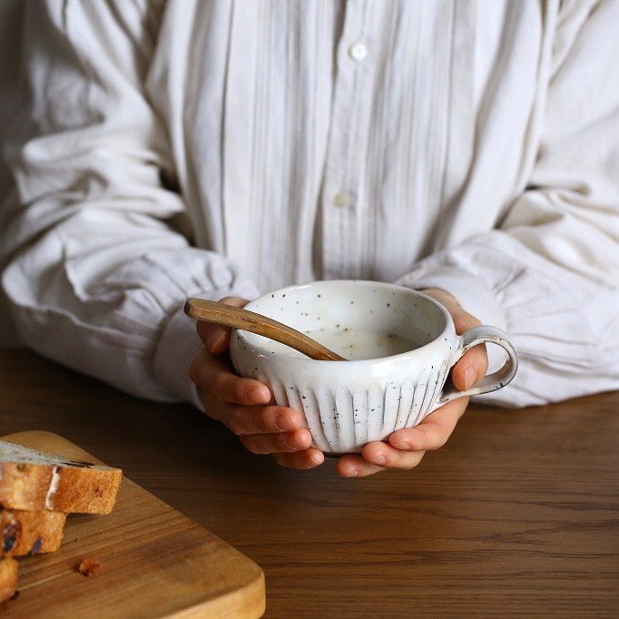 口が広いためスープの香りを存分に楽しめます。